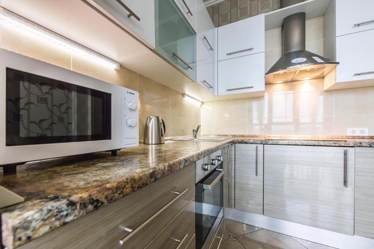 Rent-kiev 2 Min Metro Chernihivska Lux Apartment